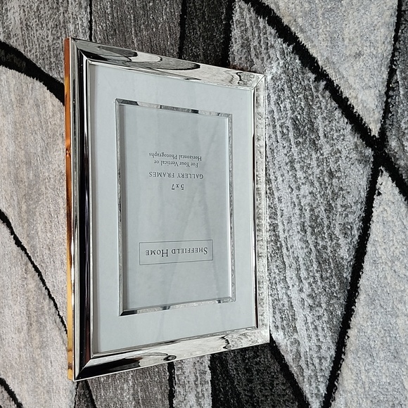 SHEFFIELD HOME SILVER 5"X7" PHOTO FRAME NWT - Picture 3 of 8